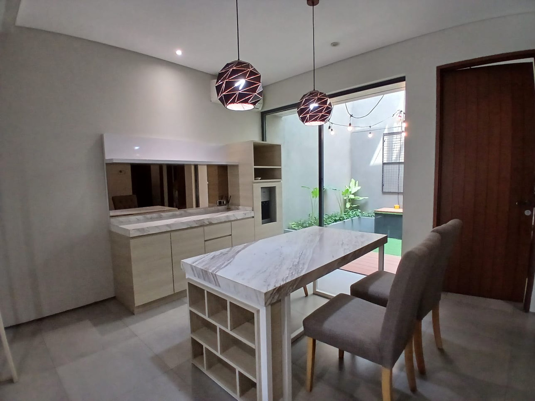 Disewakan rumah siap bagus furnished di jalan sumbawa cinere