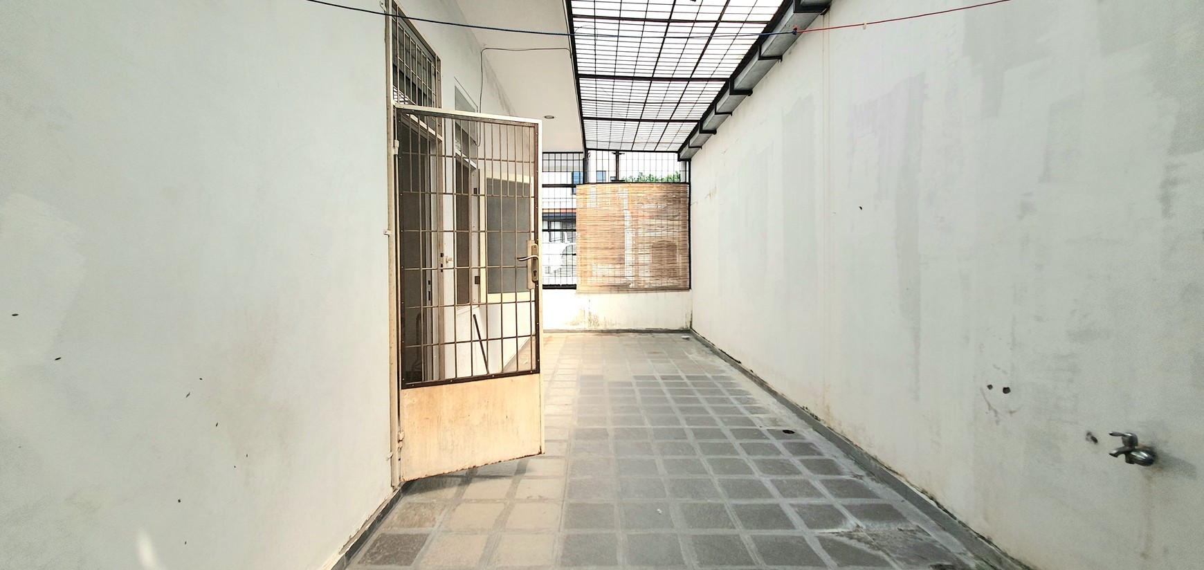 Rumah rapih siap huni di Gading Kirana Timur, Kelapa Gading. 11x17m2, hadap Selatan