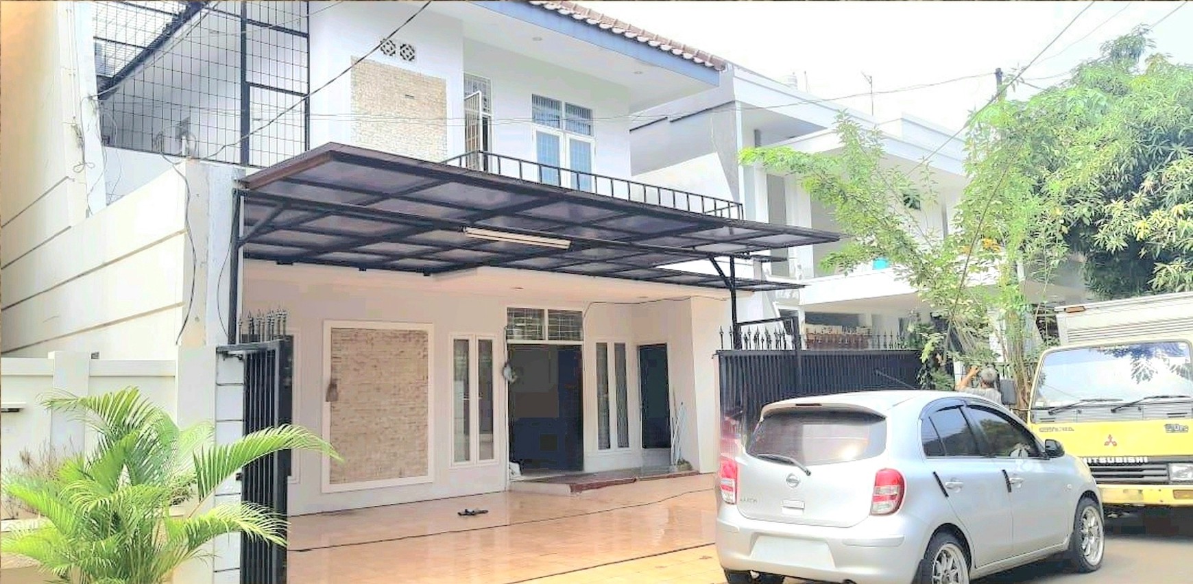 Rumah rapih siap huni di Gading Kirana Timur, Kelapa Gading. 11x17m2, hadap Selatan