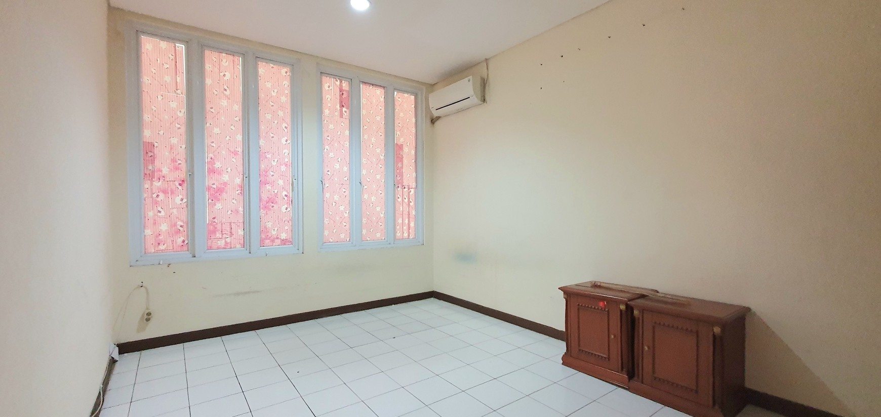 Rumah rapih siap huni di Gading Kirana Timur, Kelapa Gading. 11x17m2, hadap Selatan