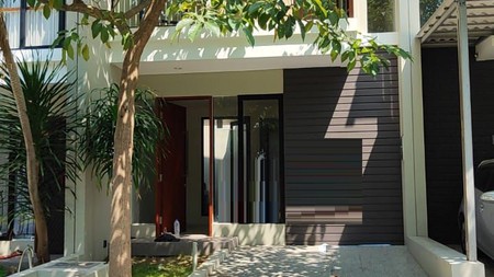 Dijual Rumah 2 lantai di Citraland Northwest Lake Surabaya