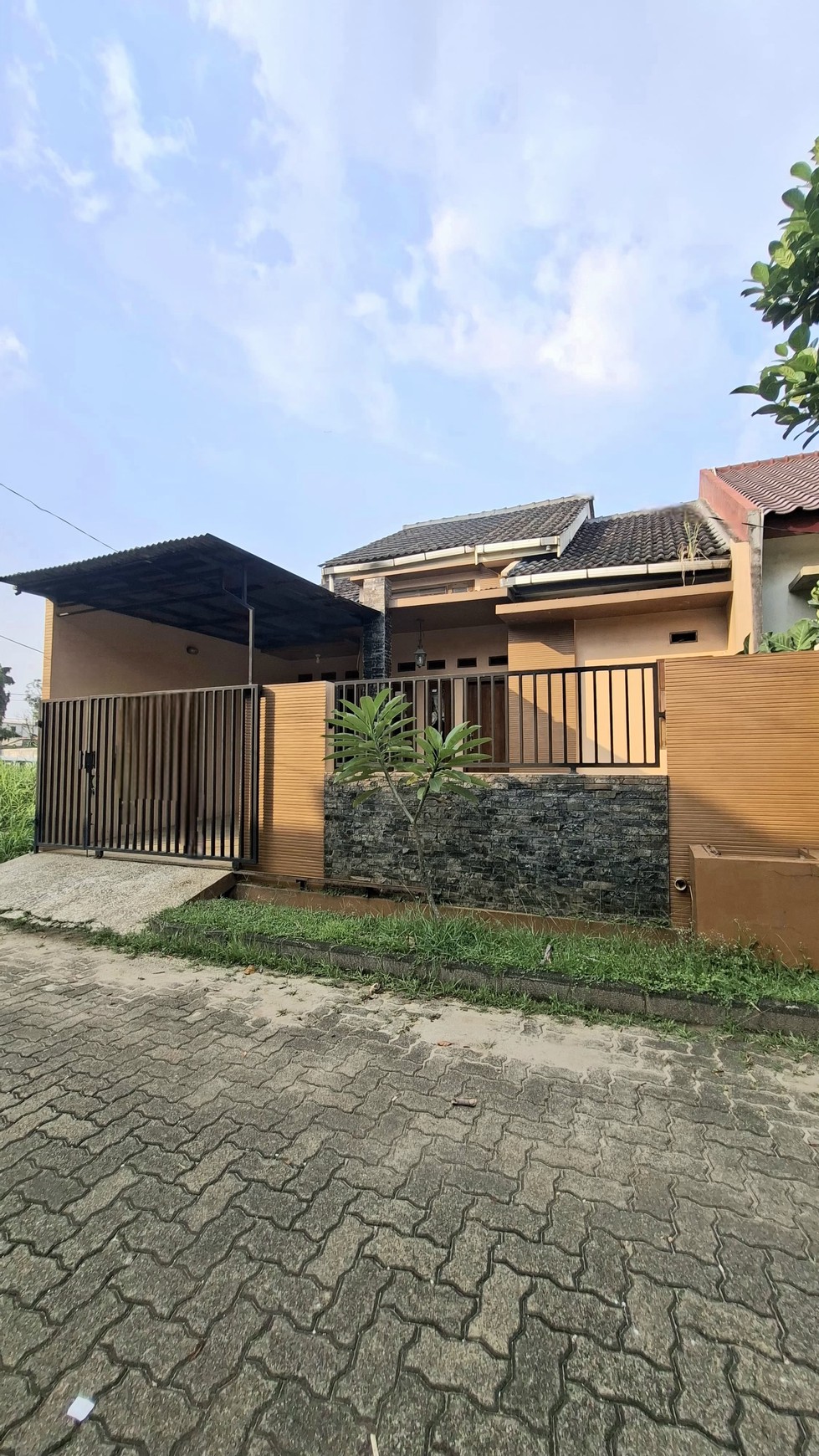 Rumah Siap Huni dengan Hunian Nyaman dan Asri di Ciputat