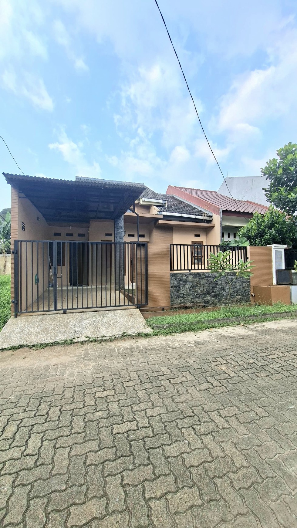 Rumah Siap Huni dengan Hunian Nyaman dan Asri di Ciputat