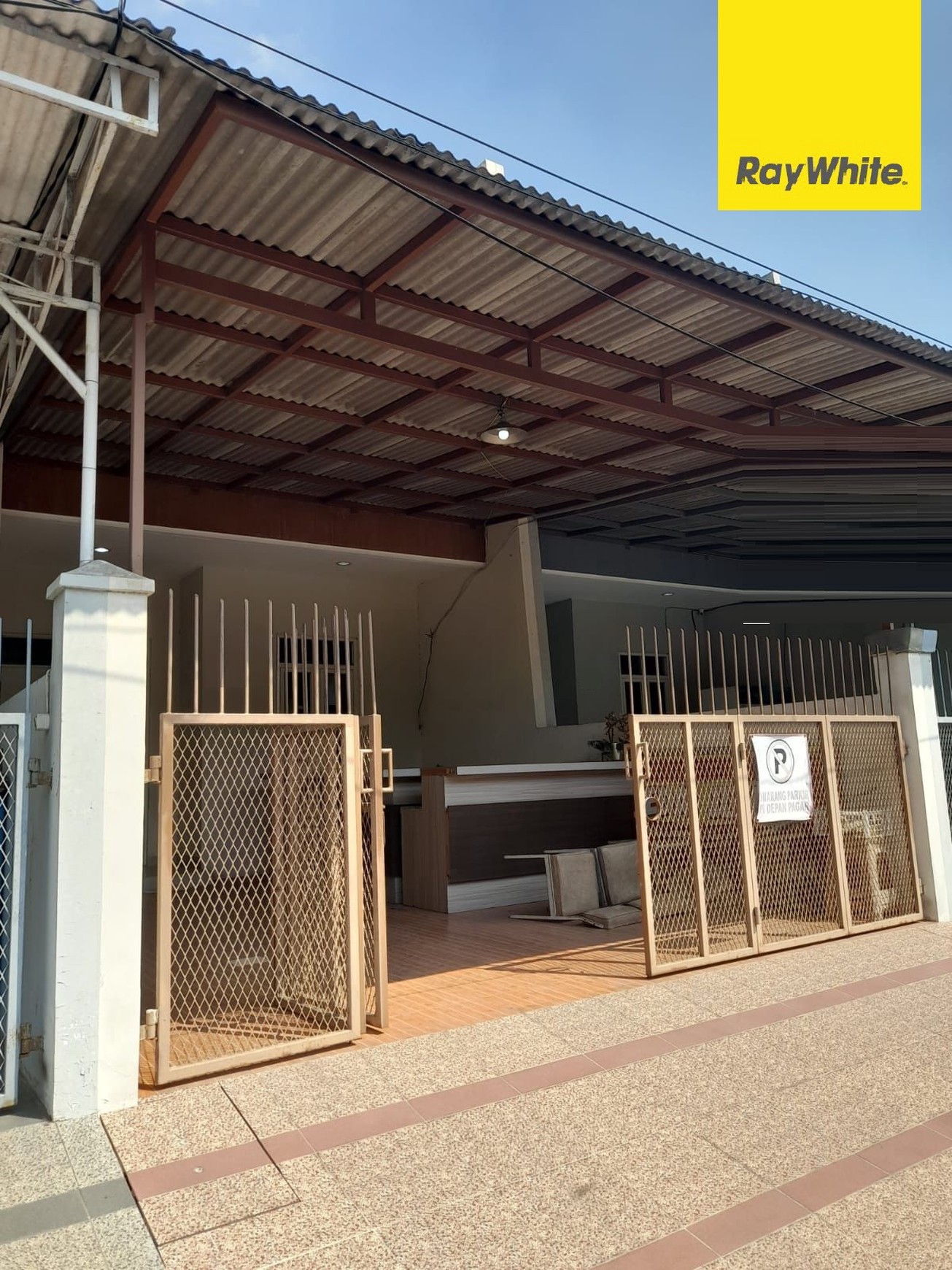Dijual Rumah 2 lantai di Raya Kutisari Indah Surabaya