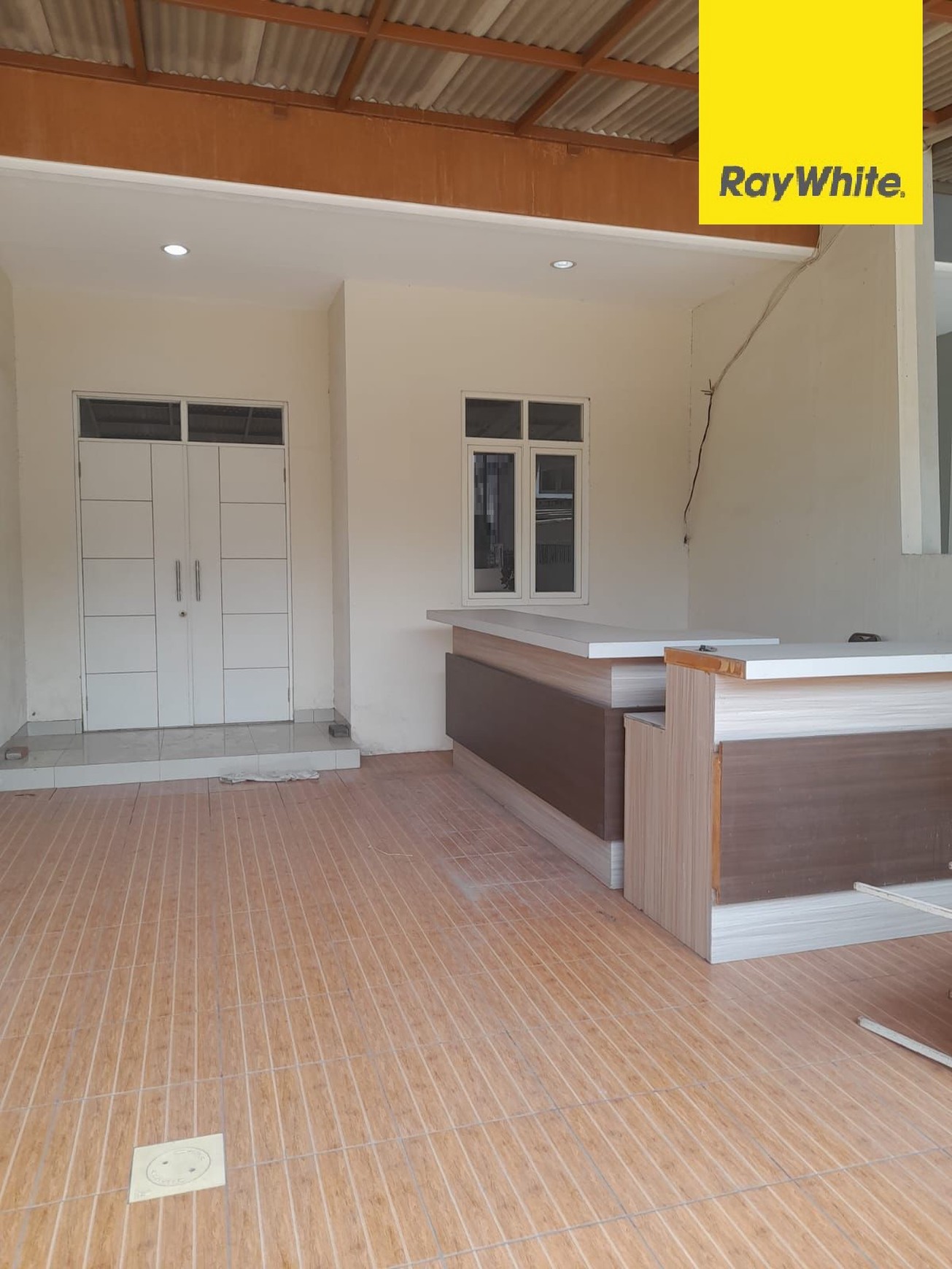 Dijual Rumah 2 lantai di Raya Kutisari Indah Surabaya