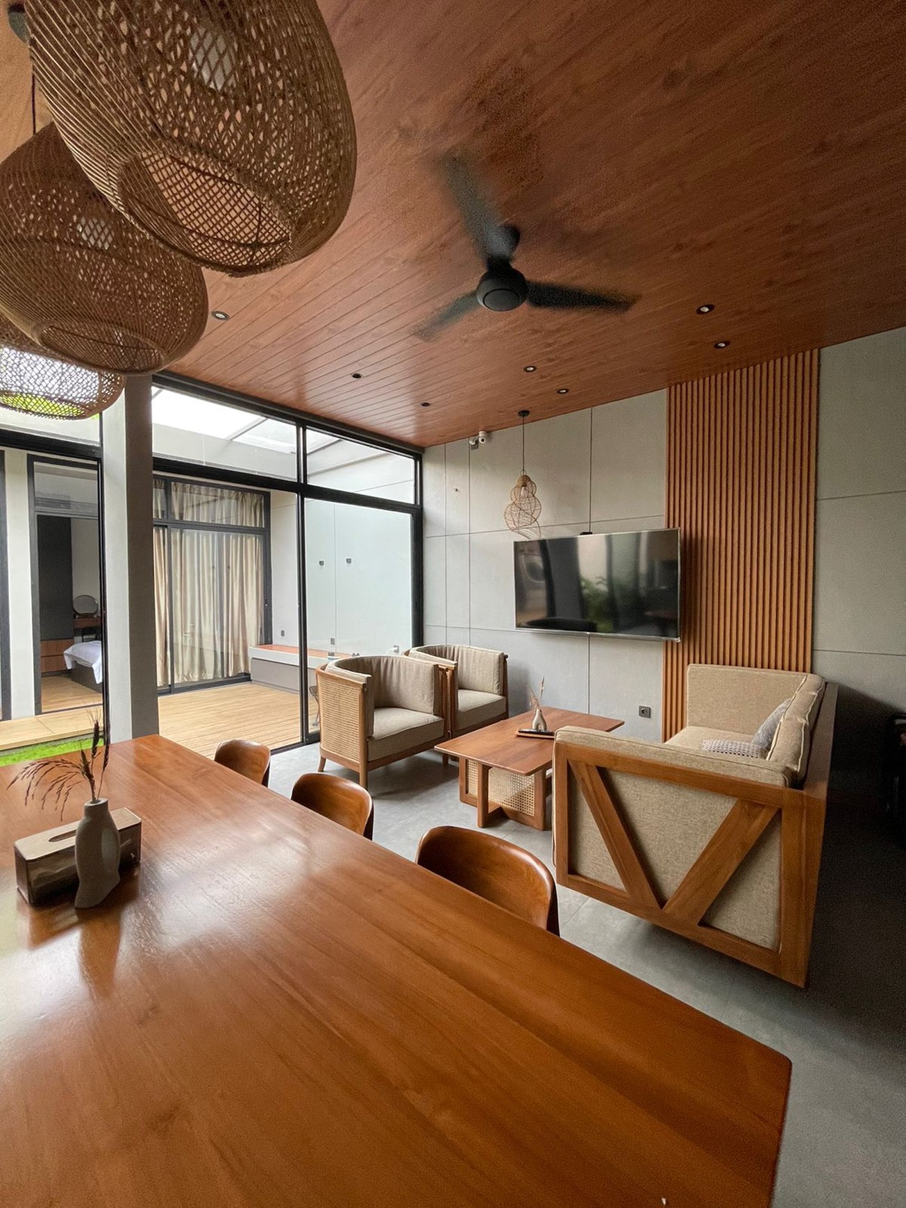 Rumah dengan desain Etnik Vintage dan Hunian Nyaman