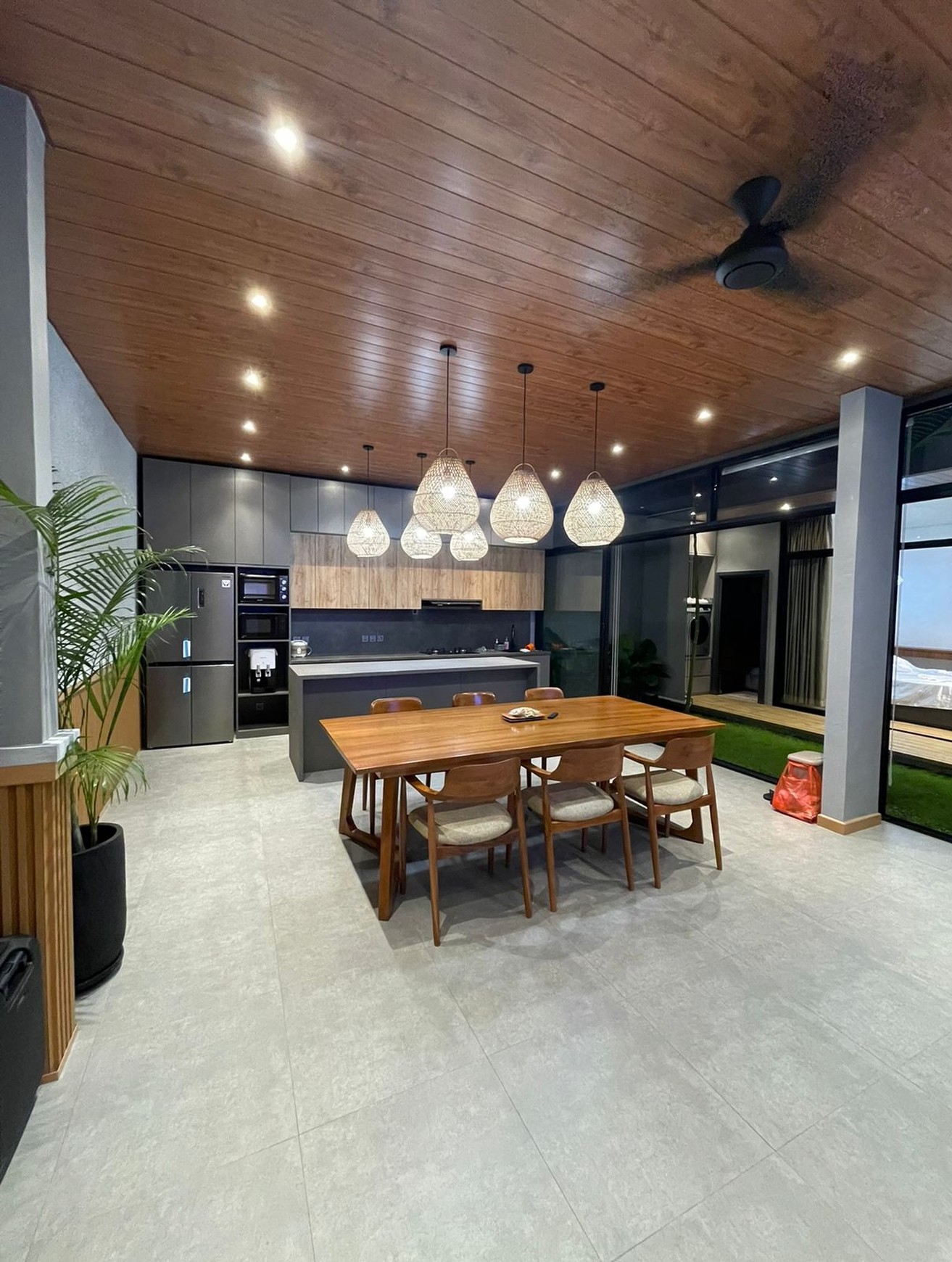 Rumah dengan desain Etnik Vintage dan Hunian Nyaman