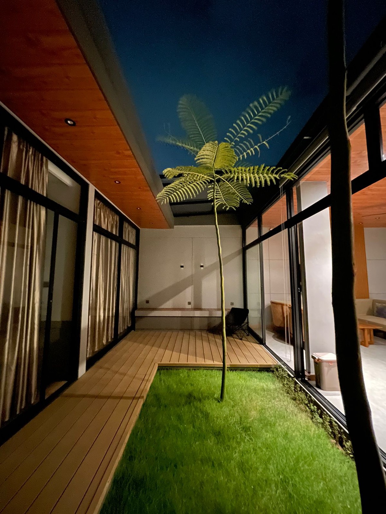 Rumah dengan desain Etnik Vintage dan Hunian Nyaman