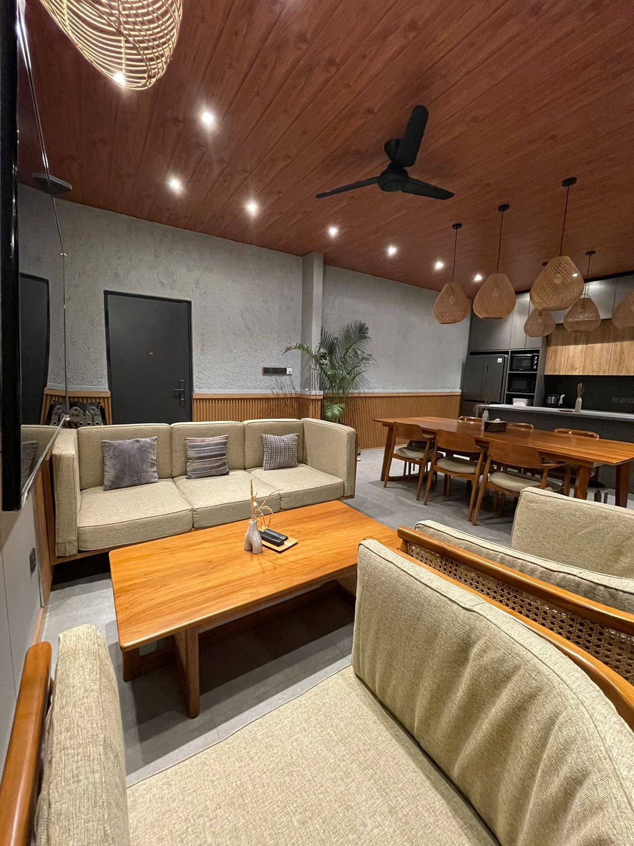 Rumah dengan desain Etnik Vintage dan Hunian Nyaman