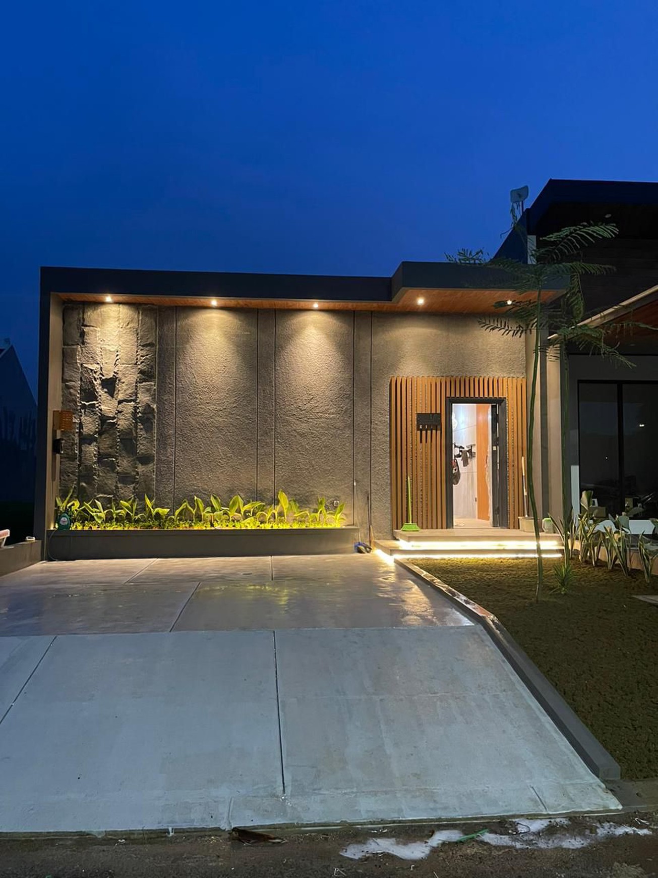 Rumah dengan desain Etnik Vintage dan Hunian Nyaman
