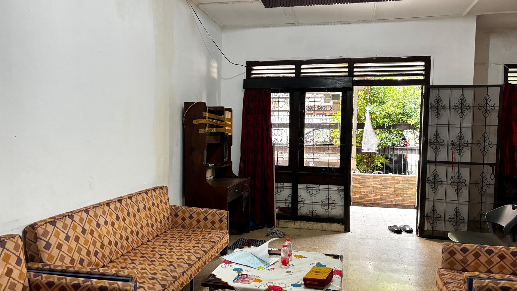 Rumah 2 Lantai Akses Jalan 2 Mobil Lega Dan Dekat Taman Di Tebet Barat, Hanya 5 Menit Ke Mall KoKas