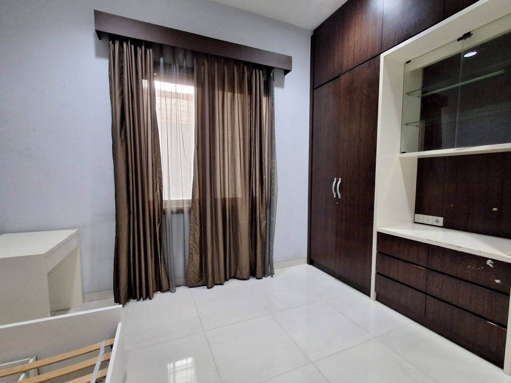 DISEWA RUMAH 2 LT Lokasi STRATEGIS  CINERE Blok A - Cinere.