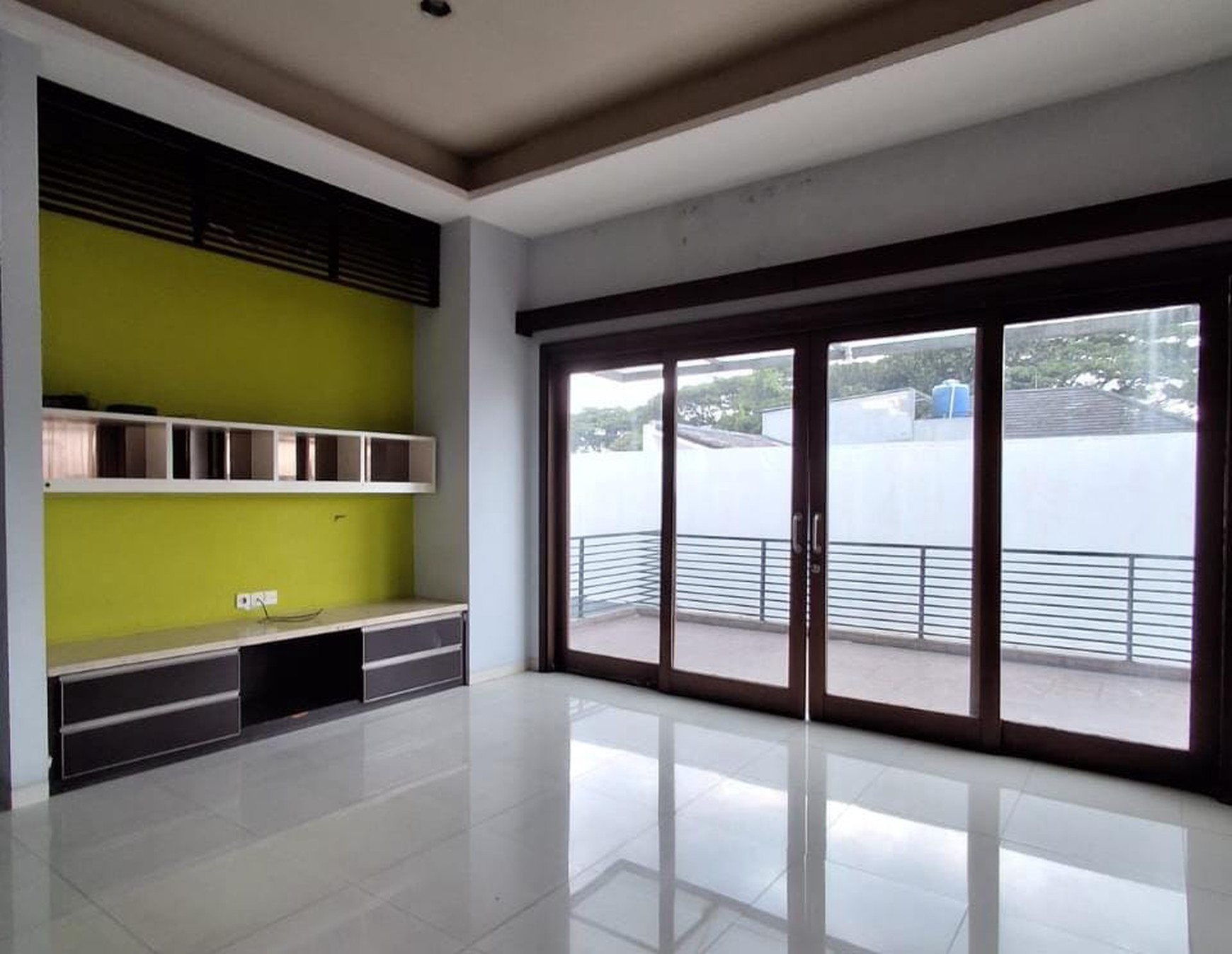 DISEWA RUMAH 2 LT Lokasi STRATEGIS  CINERE Blok A - Cinere.