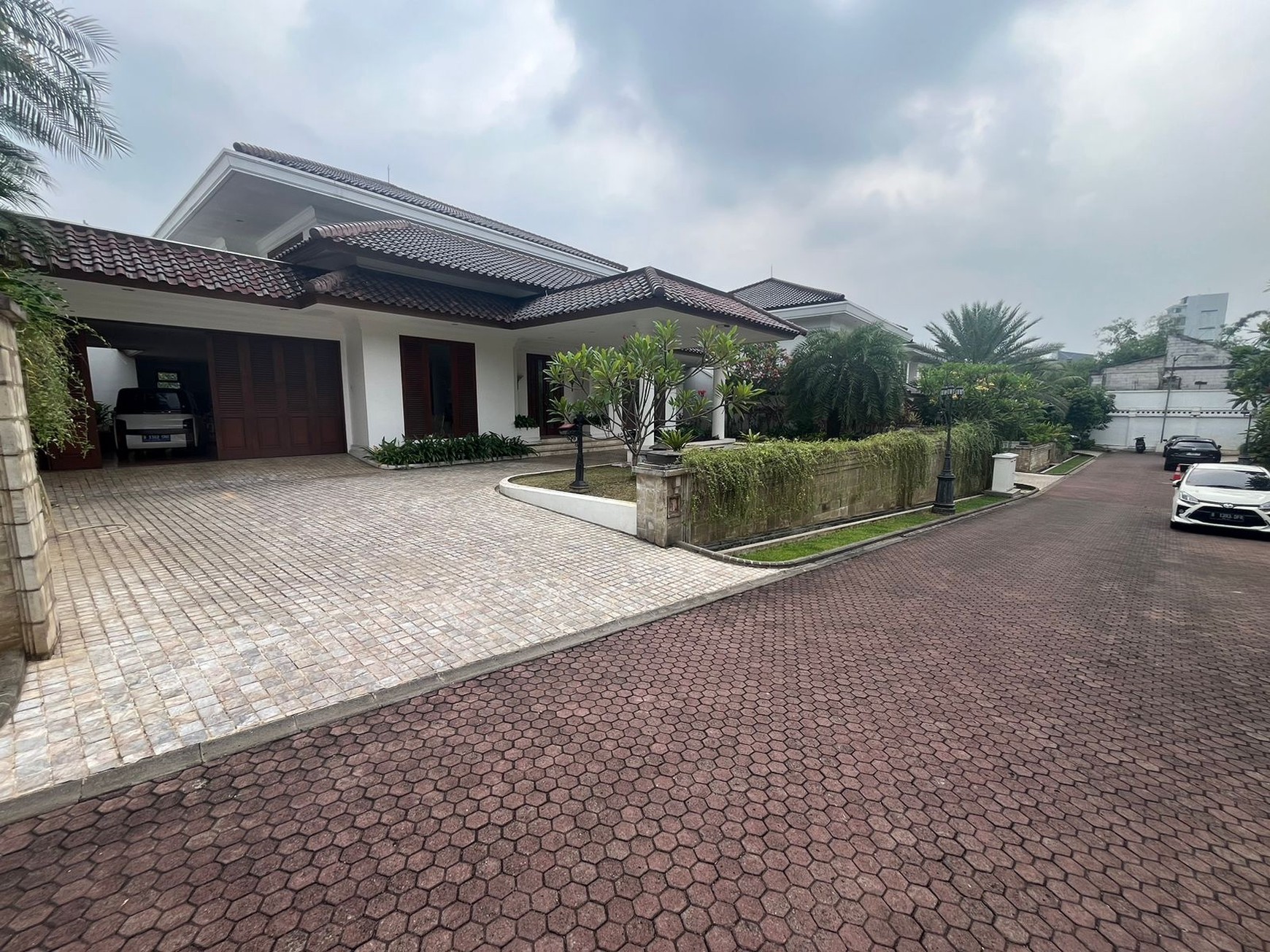 DIJUAL RUMAH LUX/MEWAH DI AREA PEJATEN