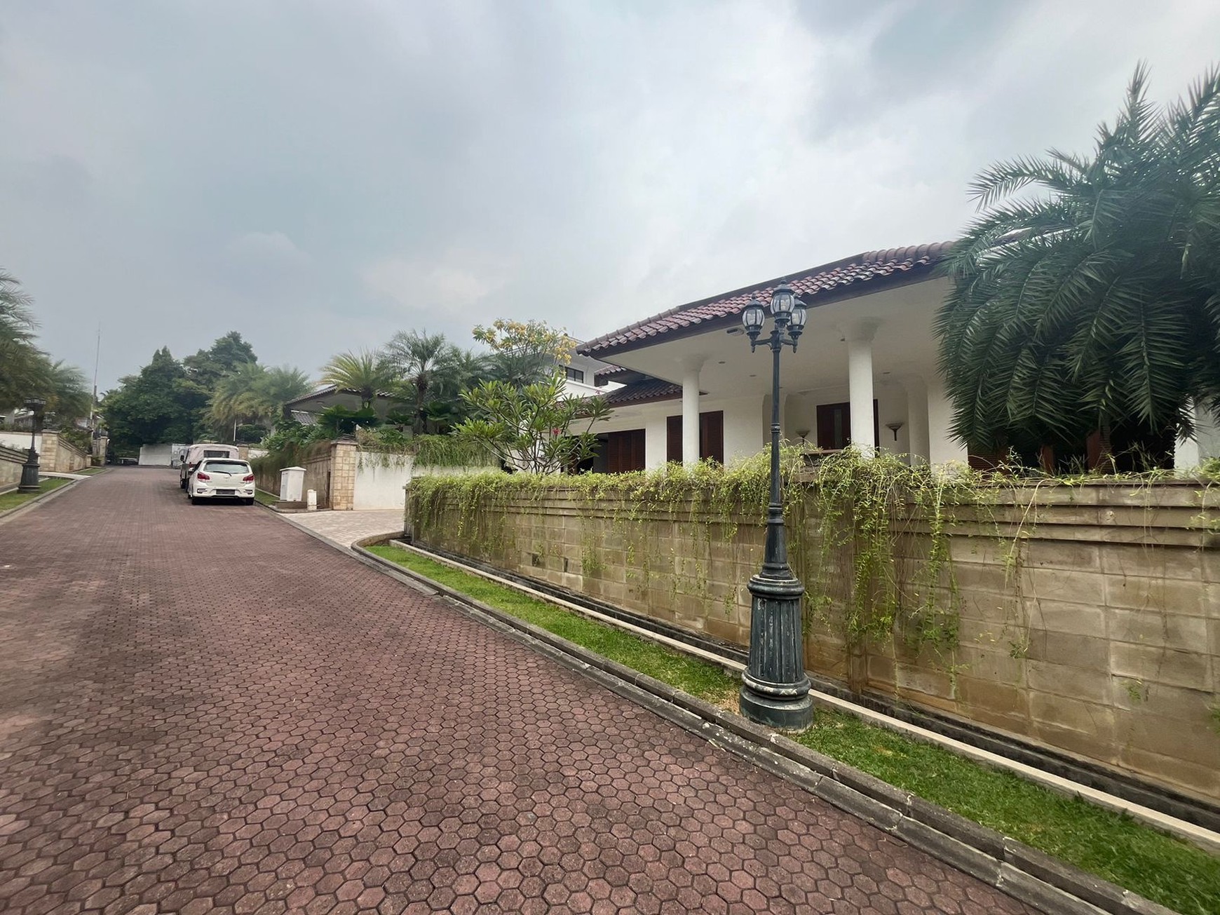 DIJUAL RUMAH LUX/MEWAH DI AREA PEJATEN