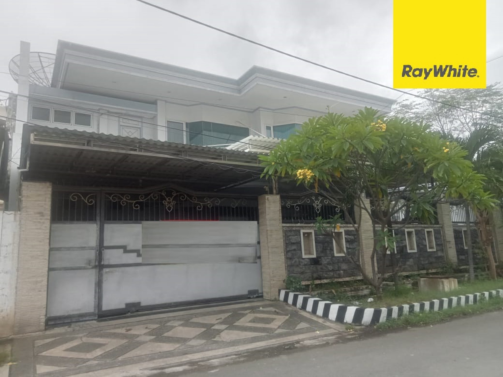 Dijual Rumah di Jalan Kelud Petemon Surabaya Pusat