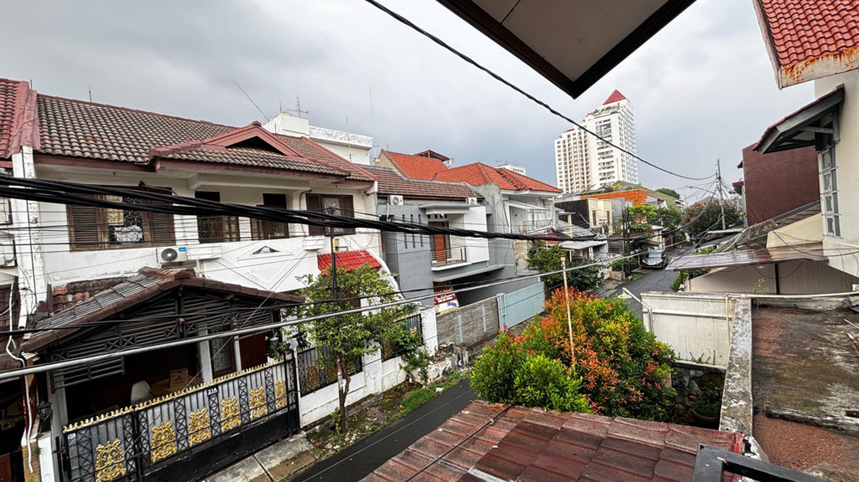 Rumah 2 Lantai Akses Jalan 2 Mobil Lega Dan Dekat Taman Di Tebet Barat, Hanya 5 Menit Ke Mall KoKas