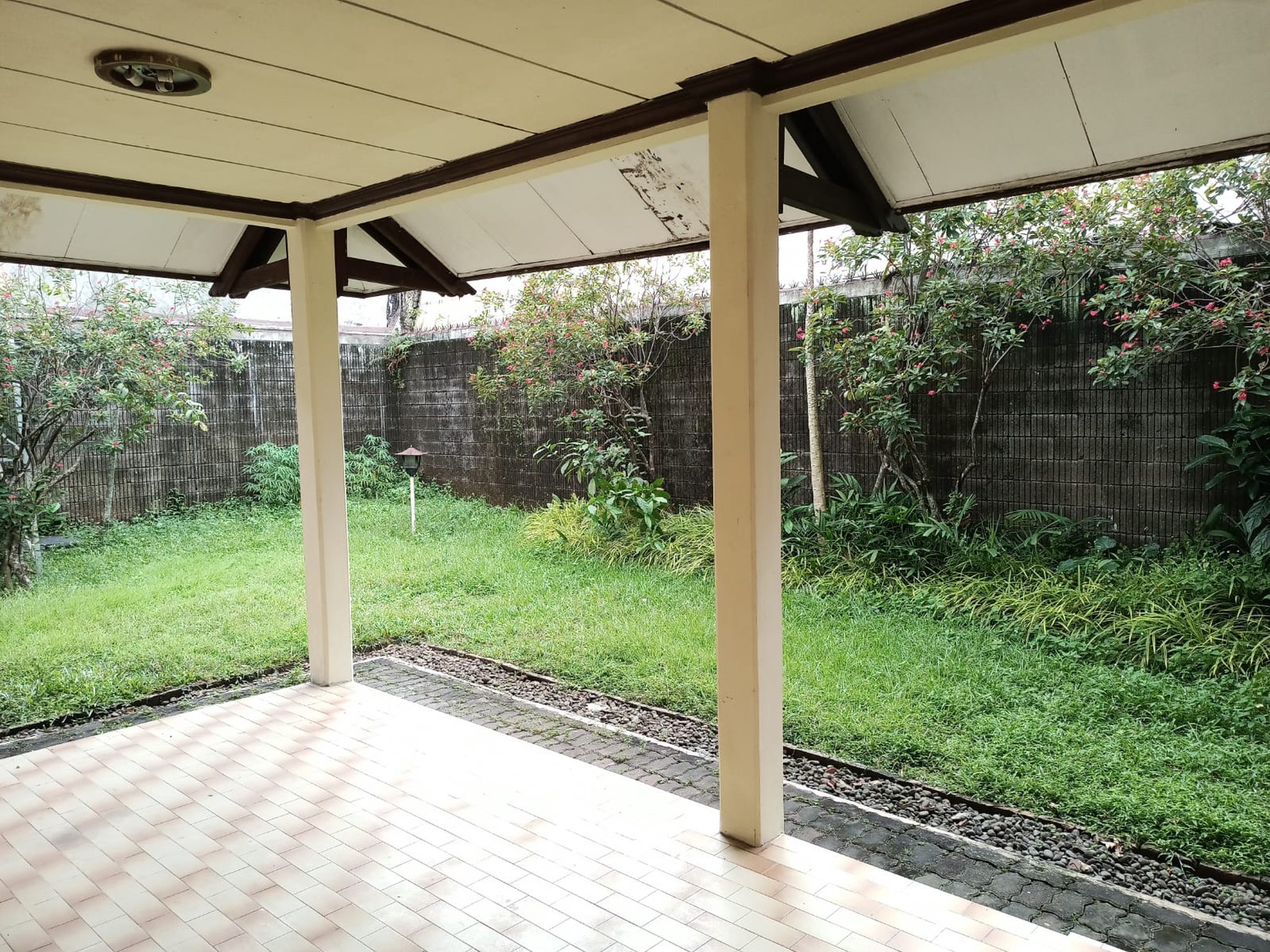 For Sale: Rumah Lama, Rindang & Asri di Villa Cinere Mas