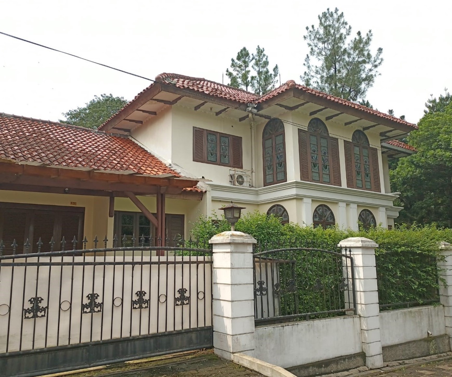 For Sale: Rumah Lama, Rindang & Asri di Villa Cinere Mas