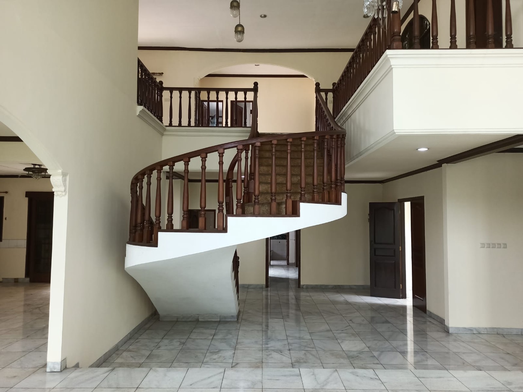 For Sale: Rumah Lama, Rindang & Asri di Villa Cinere Mas