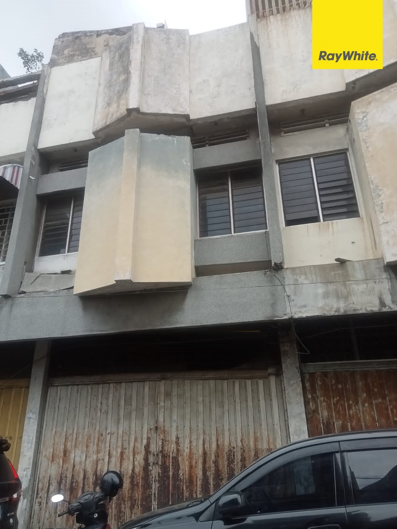 Disewakan Ruko 3 lantai di Jalan Ngaglik Surabaya Pusat