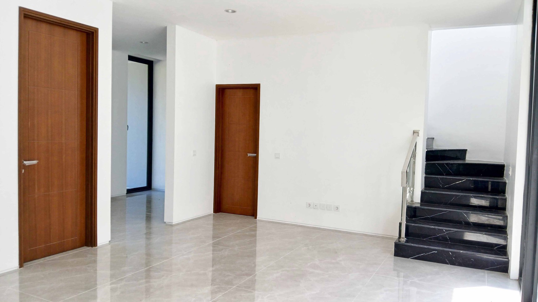 Rumah Baru Gress di Citraland Emerald Mansion Surabaya Barat, Minimalis Modern, 2 Lantai, Siap Huni... Disewakan Juga !!!