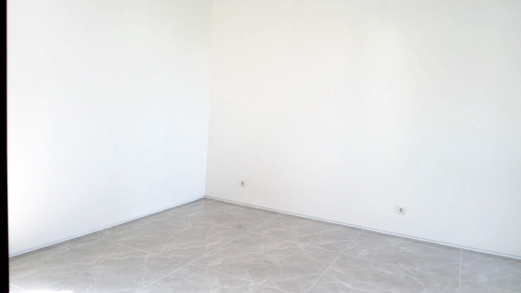 Rumah Baru Gress di Citraland Emerald Mansion Surabaya Barat, Minimalis Modern, 2 Lantai, Siap Huni... Disewakan Juga !!!