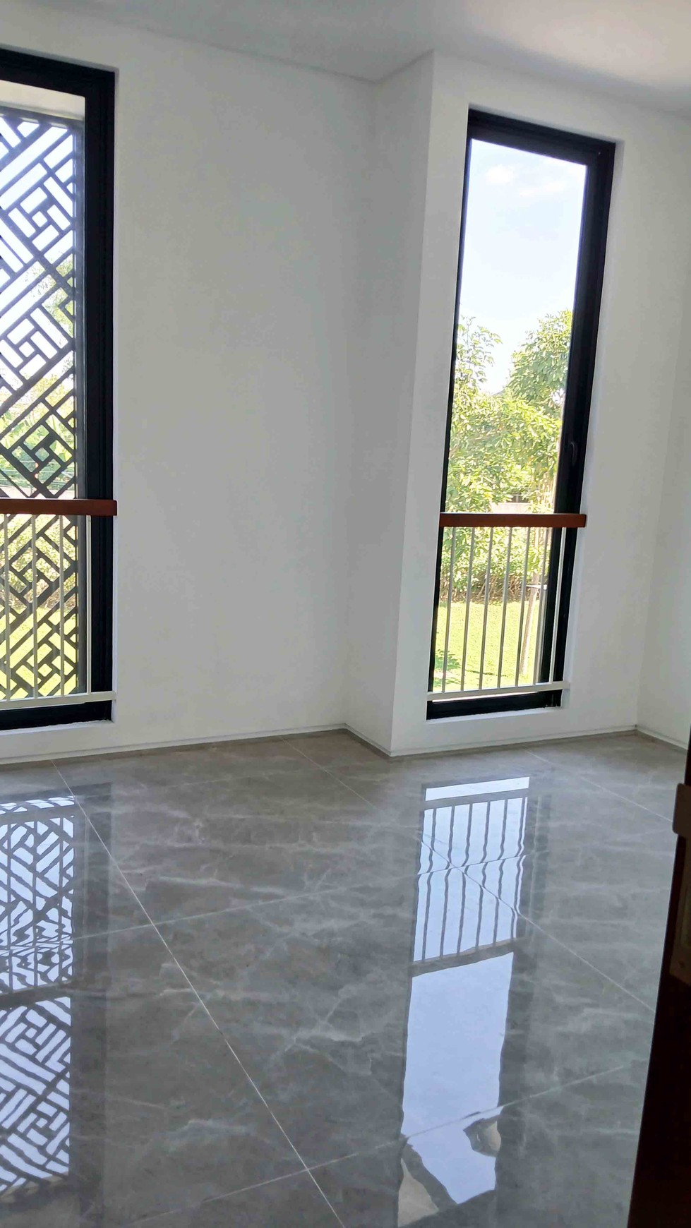 Rumah Baru Gress di Citraland Emerald Mansion Surabaya Barat, Minimalis Modern, 2 Lantai, Siap Huni... Disewakan Juga !!!