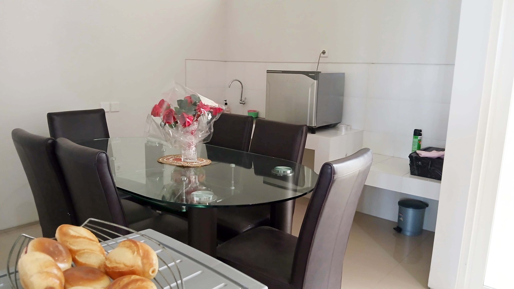 Rumah Baru Gress di Citraland Northwest Park Surabaya Barat Minimalis 2 Lantai Semi Furnished Siap Huni... View Depan Danau !!!