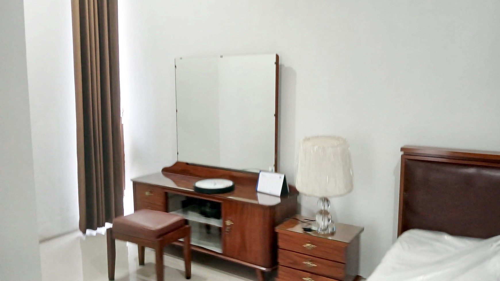 Rumah Baru Gress di Citraland Northwest Park Surabaya Barat Minimalis 2 Lantai Semi Furnished Siap Huni... View Depan Danau !!!