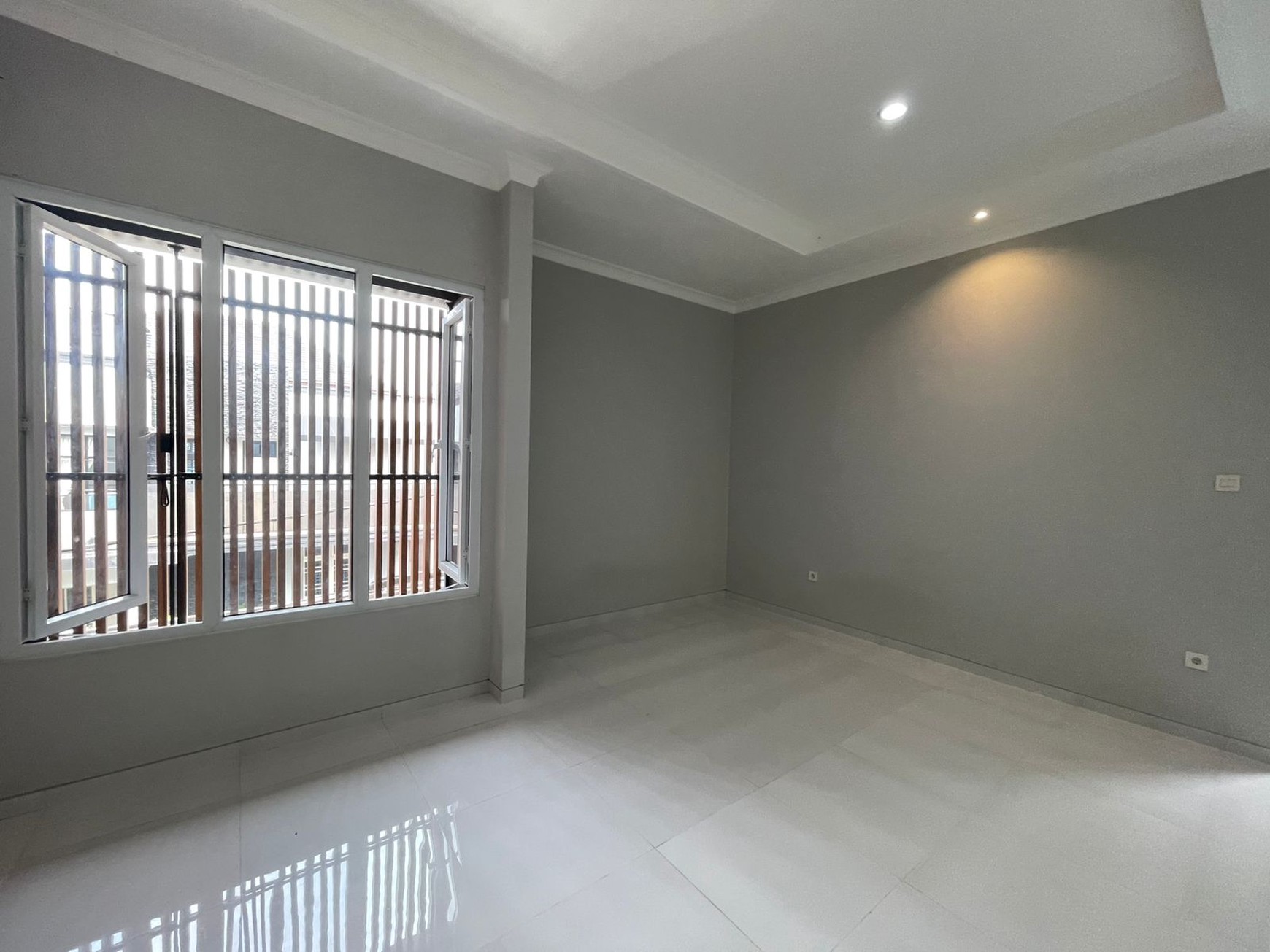 Rumah Mewah,posisi hoek,securty 24 jam di Bintaro Jaya 9.