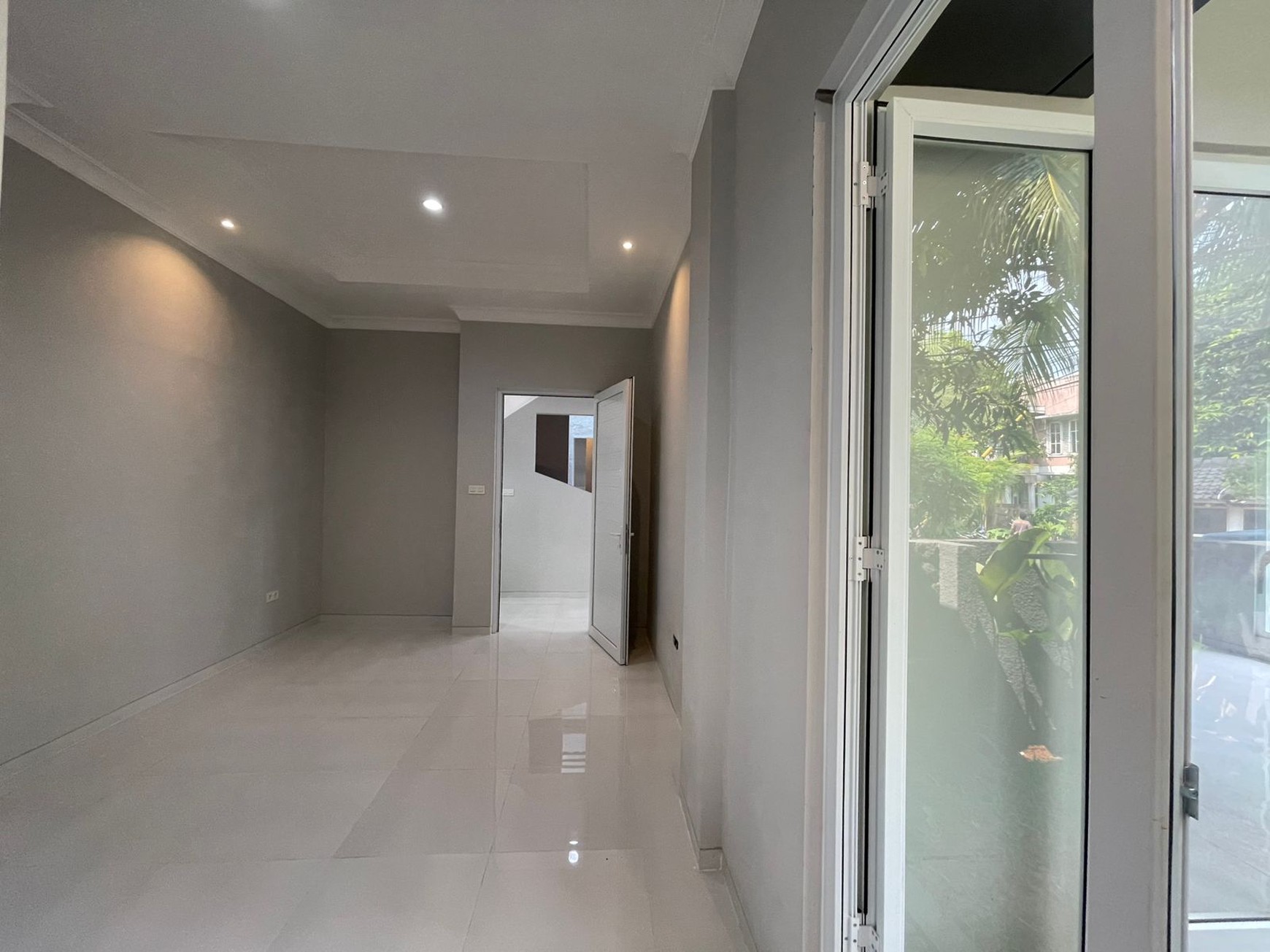 Rumah Mewah,posisi hoek,securty 24 jam di Bintaro Jaya 9.