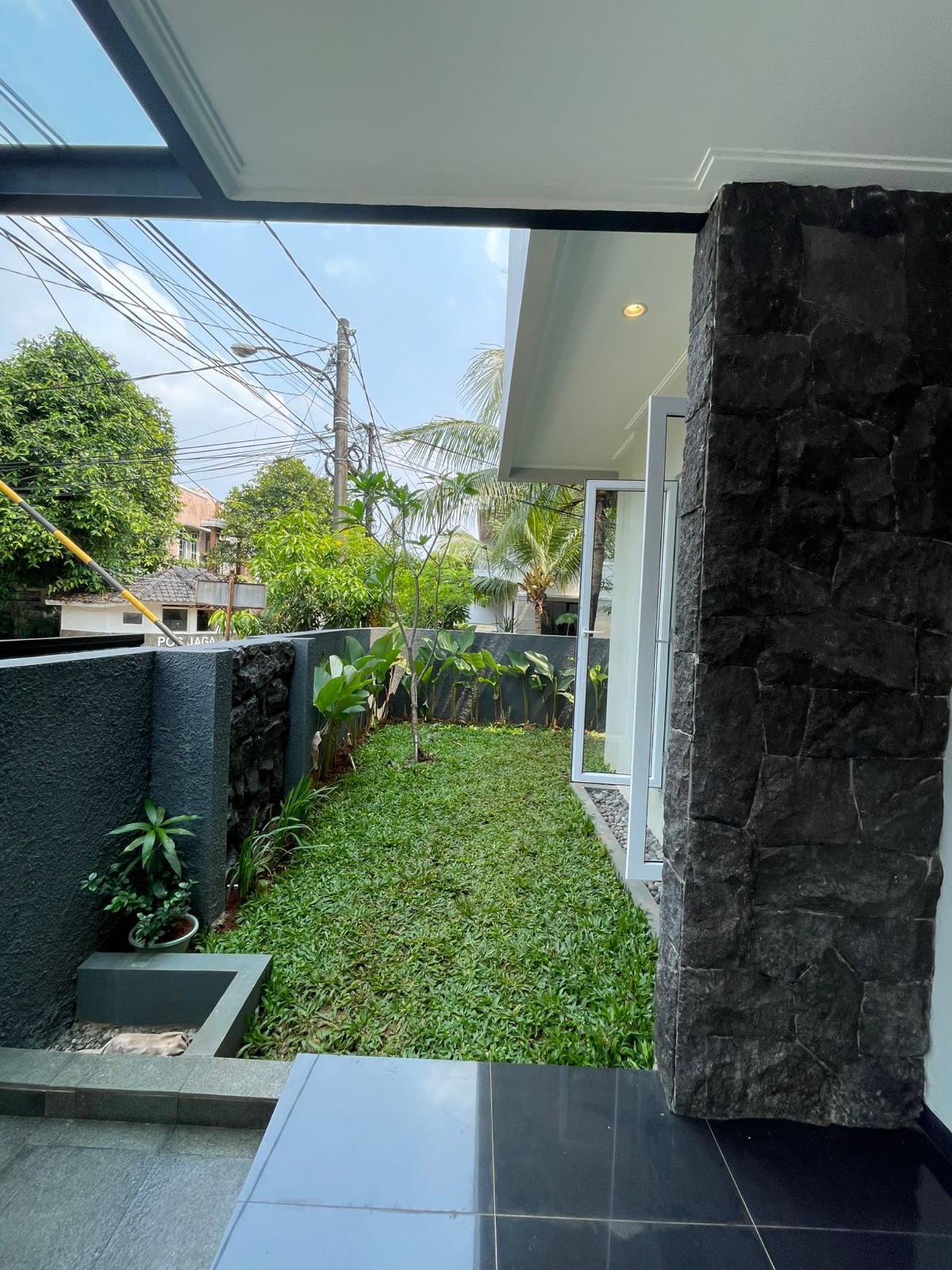Rumah Mewah,posisi hoek,securty 24 jam di Bintaro Jaya 9.