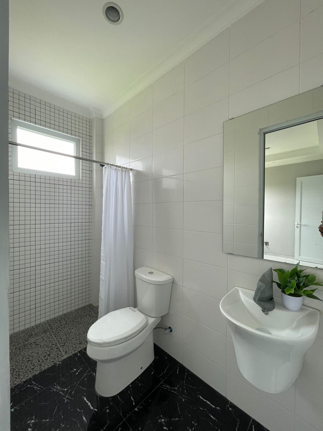 Rumah Mewah,posisi hoek,securty 24 jam di Bintaro Jaya 9.