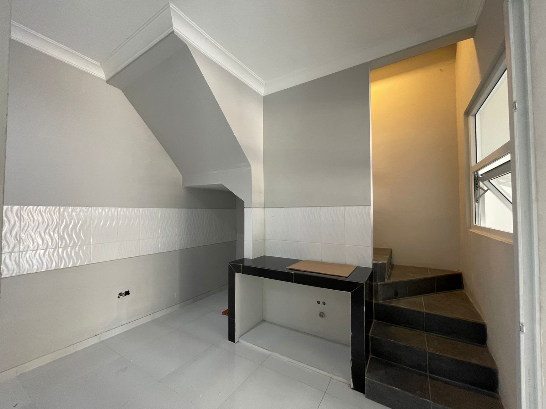 Rumah Mewah,posisi hoek,securty 24 jam di Bintaro Jaya 9.