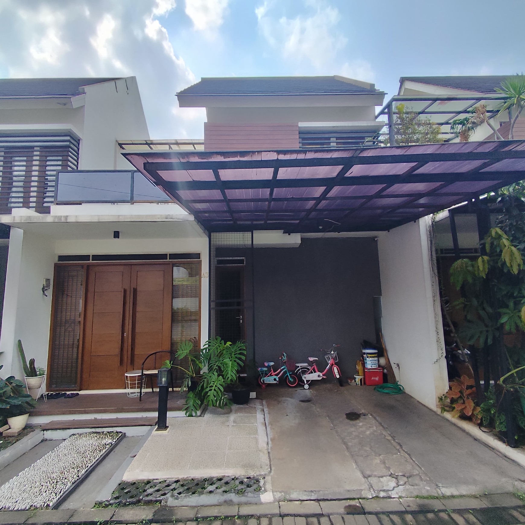 Rumah Bagus, Minimalis, Bebas Banjir dalam Cluster di Ciputat.