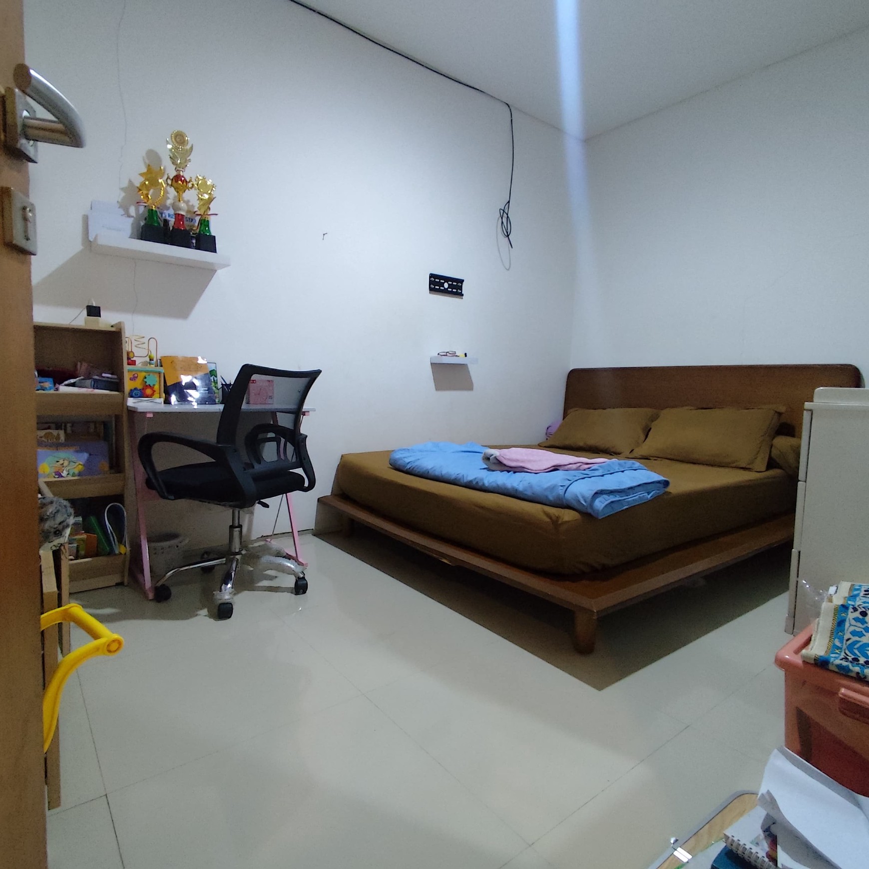 Rumah Bagus, Minimalis, Bebas Banjir dalam Cluster di Ciputat.