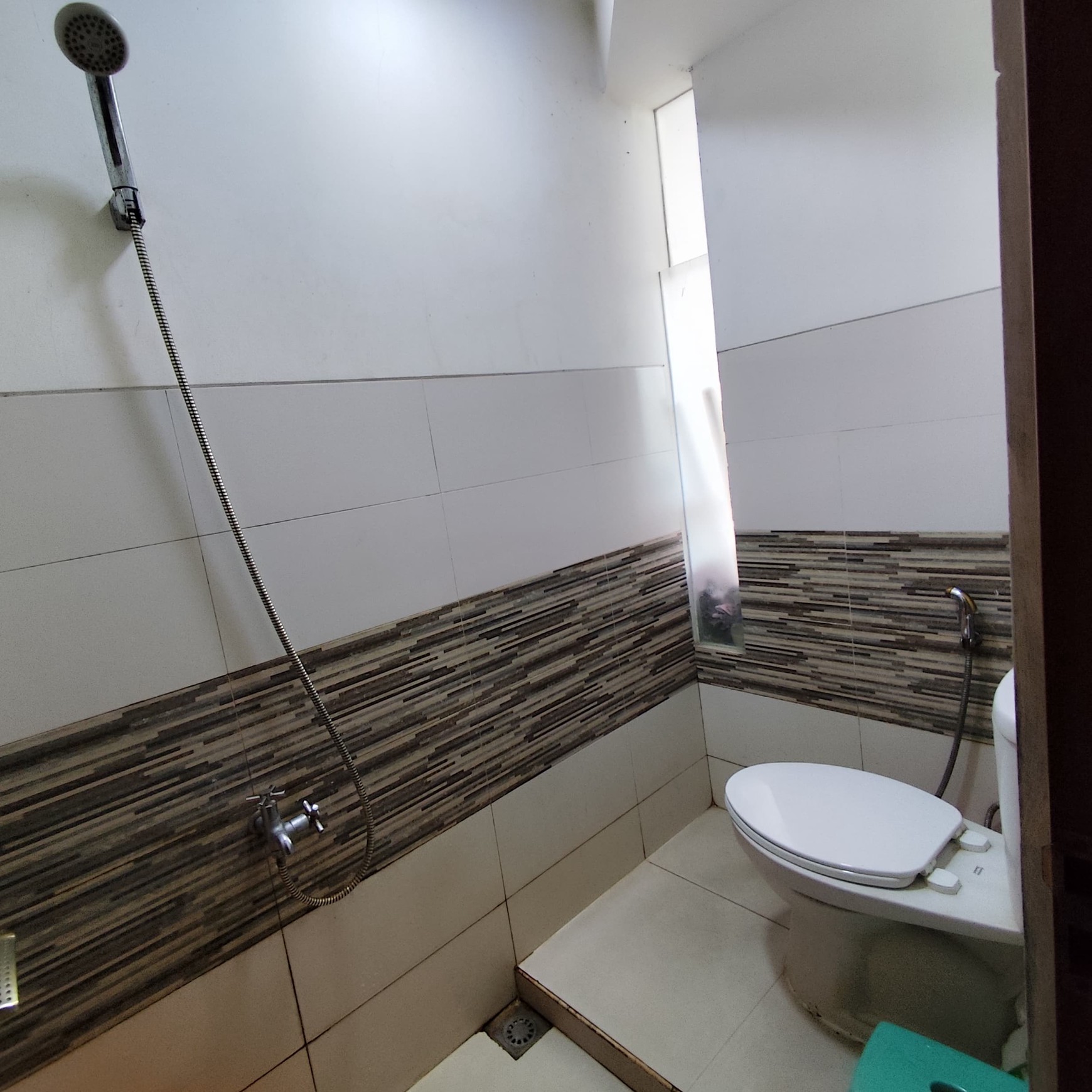 Rumah Bagus, Minimalis, Bebas Banjir dalam Cluster di Ciputat.