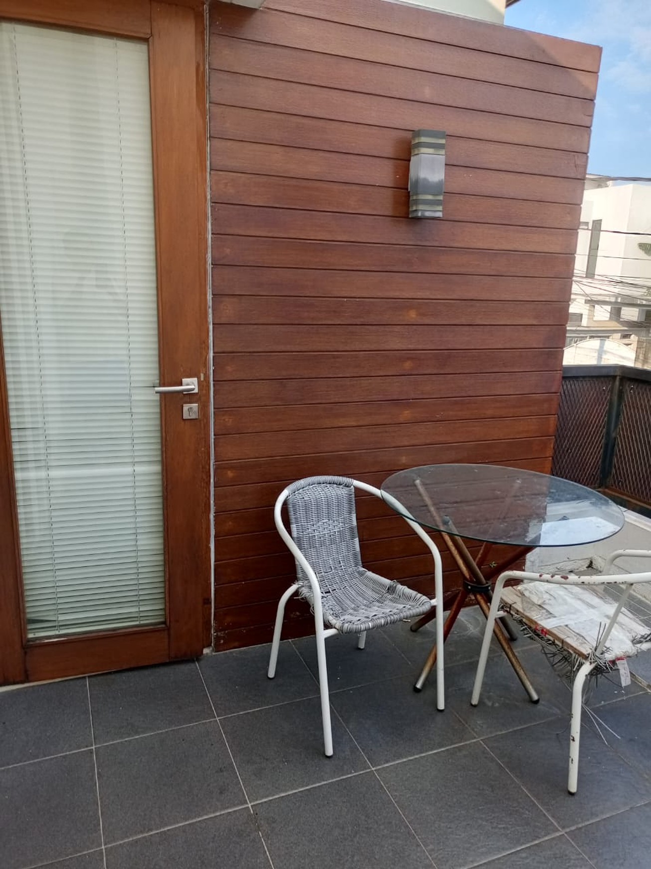 Rumah Bagus, Minimalis, Bebas Banjir dalam Cluster di Ciputat.