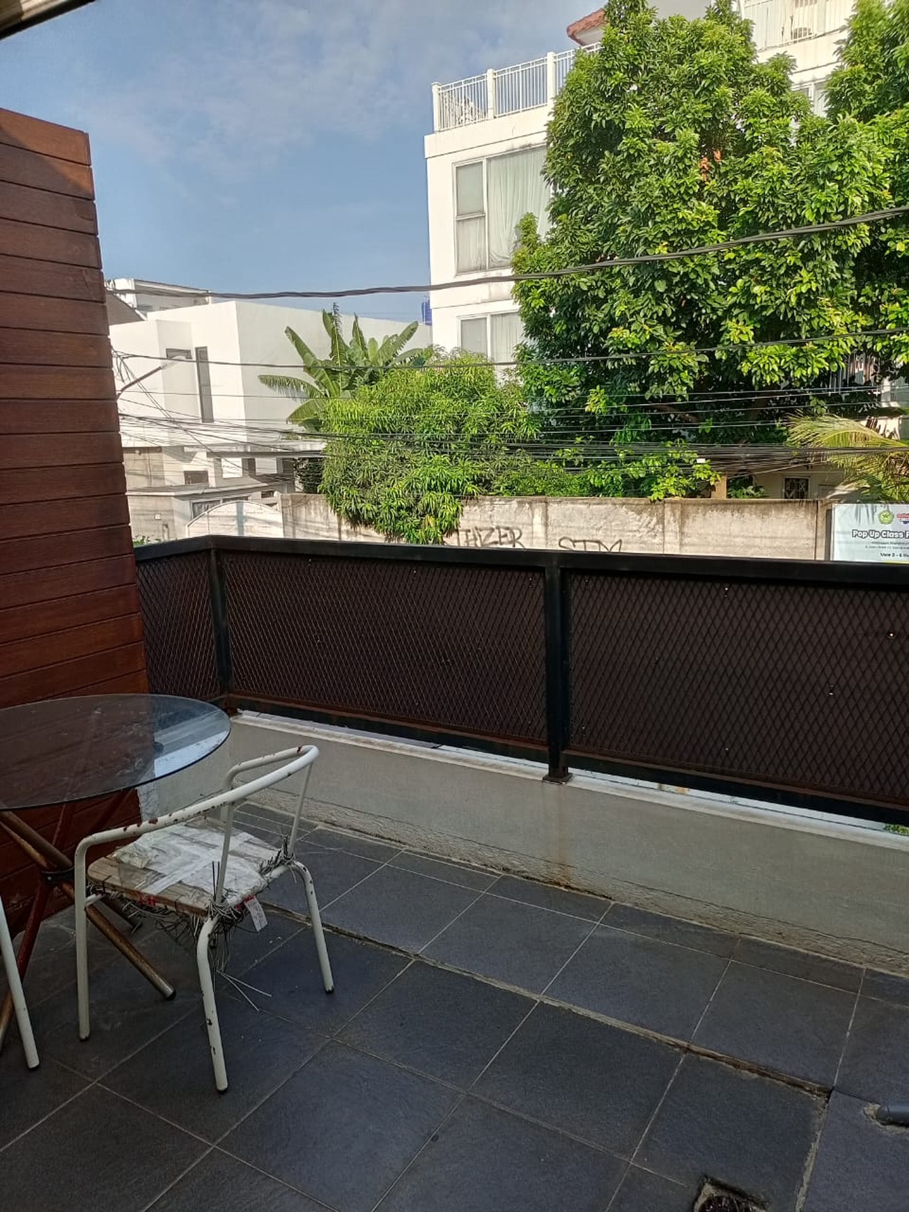 Rumah Bagus, Minimalis, Bebas Banjir dalam Cluster di Ciputat.