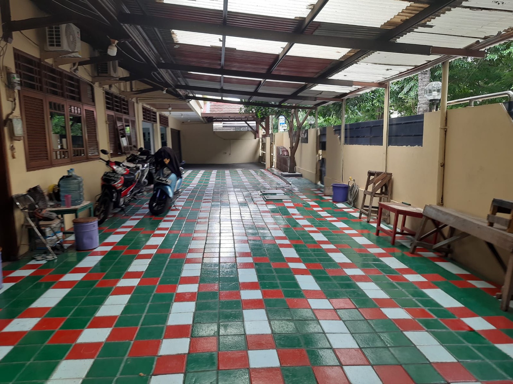 Rumah 2 lantai hoek bisa buat usaha dan tinggal, lokasi srategis di Sunter