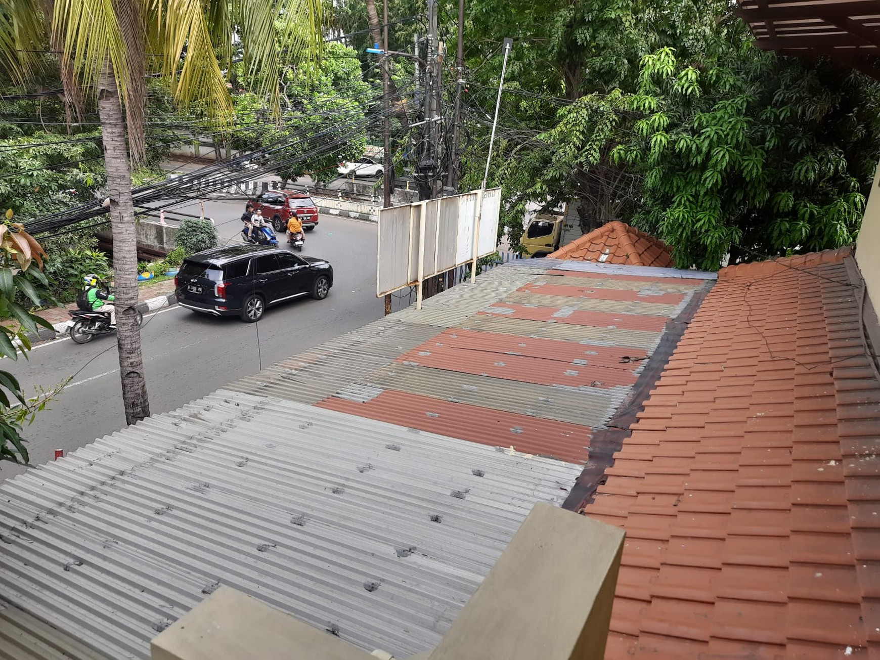 Rumah 2 lantai hoek bisa buat usaha dan tinggal, lokasi srategis di Sunter