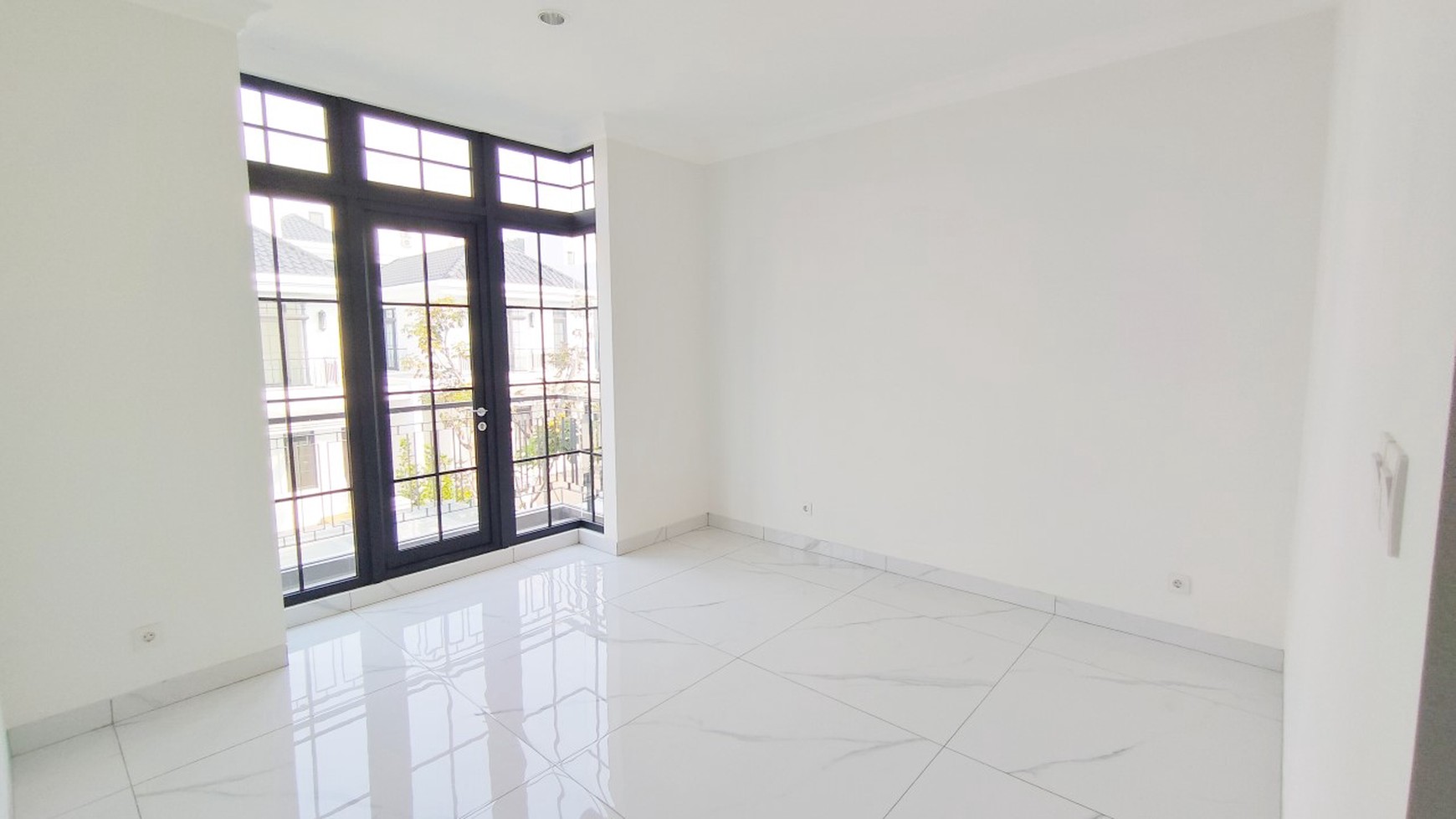 Rumah Baru di Cluster View Golf Summarecon Bogor Rumah 2 lantai dengan tambahan attic dan rooftop balcony, ada club house & kolam renang