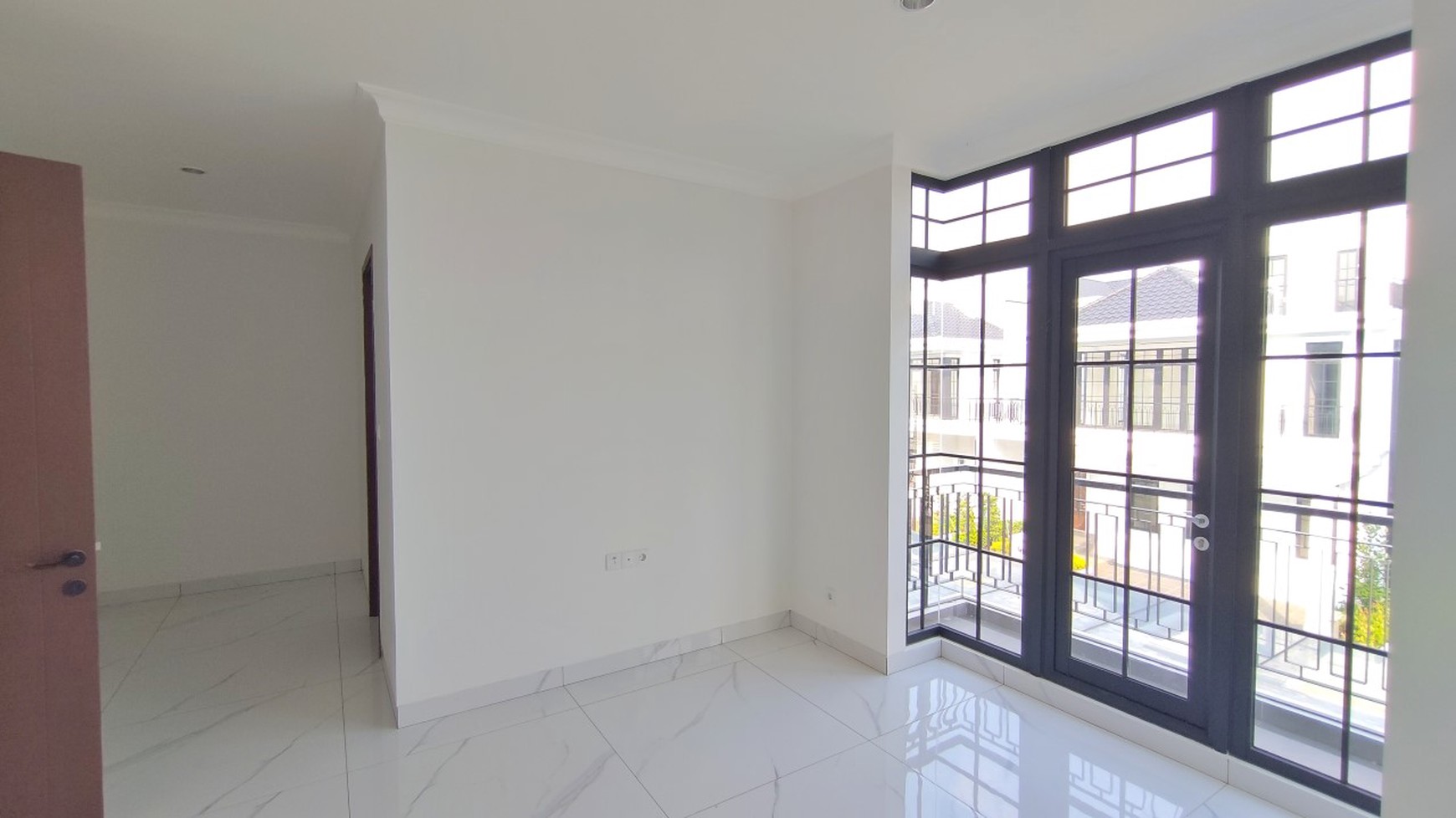 Rumah Baru di Cluster View Golf Summarecon Bogor Rumah 2 lantai dengan tambahan attic dan rooftop balcony, ada club house & kolam renang