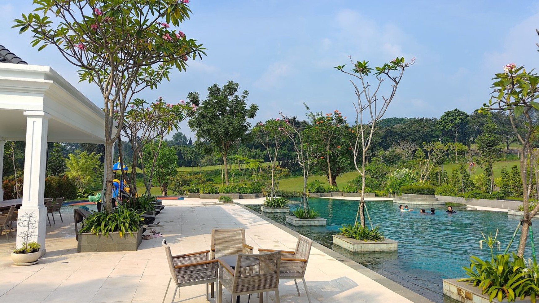Rumah Baru di Cluster View Golf Summarecon Bogor Rumah 2 lantai dengan tambahan attic dan rooftop balcony, ada club house & kolam renang