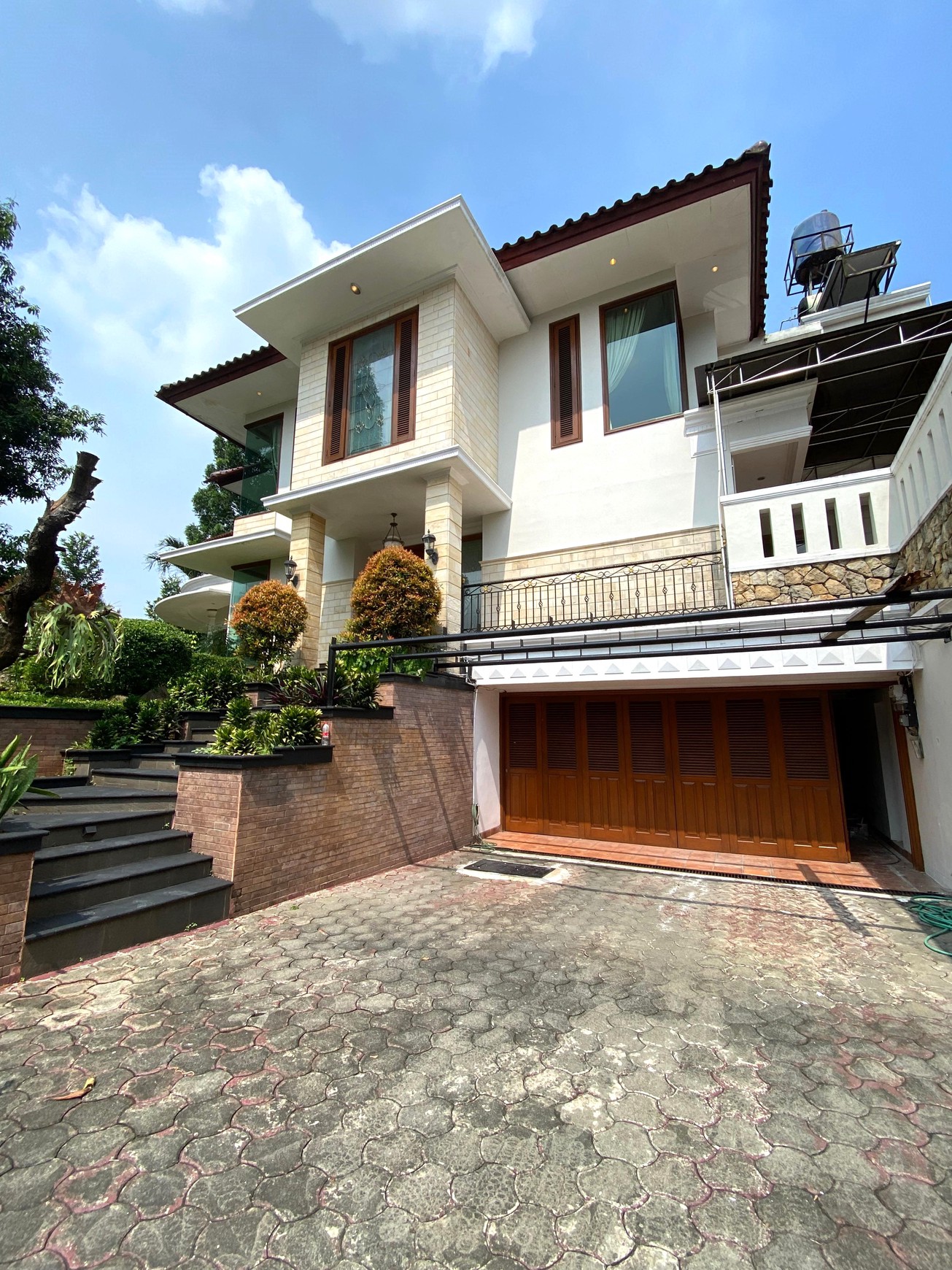 Rumah Mewah di Villa Cinere Mas 2,5 Lantai Ada Swimming Pool
