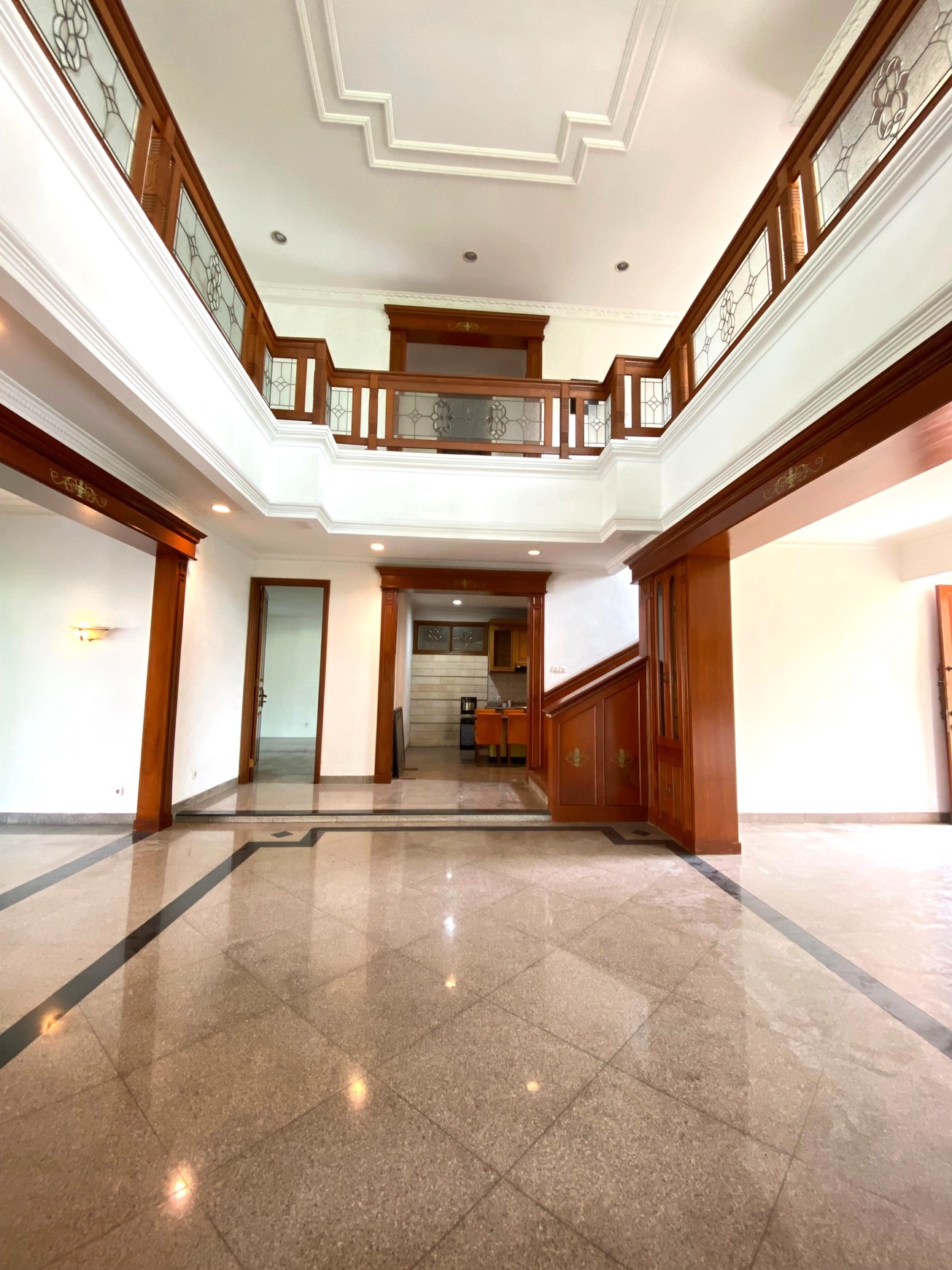 Rumah Mewah di Villa Cinere Mas 2,5 Lantai Ada Swimming Pool