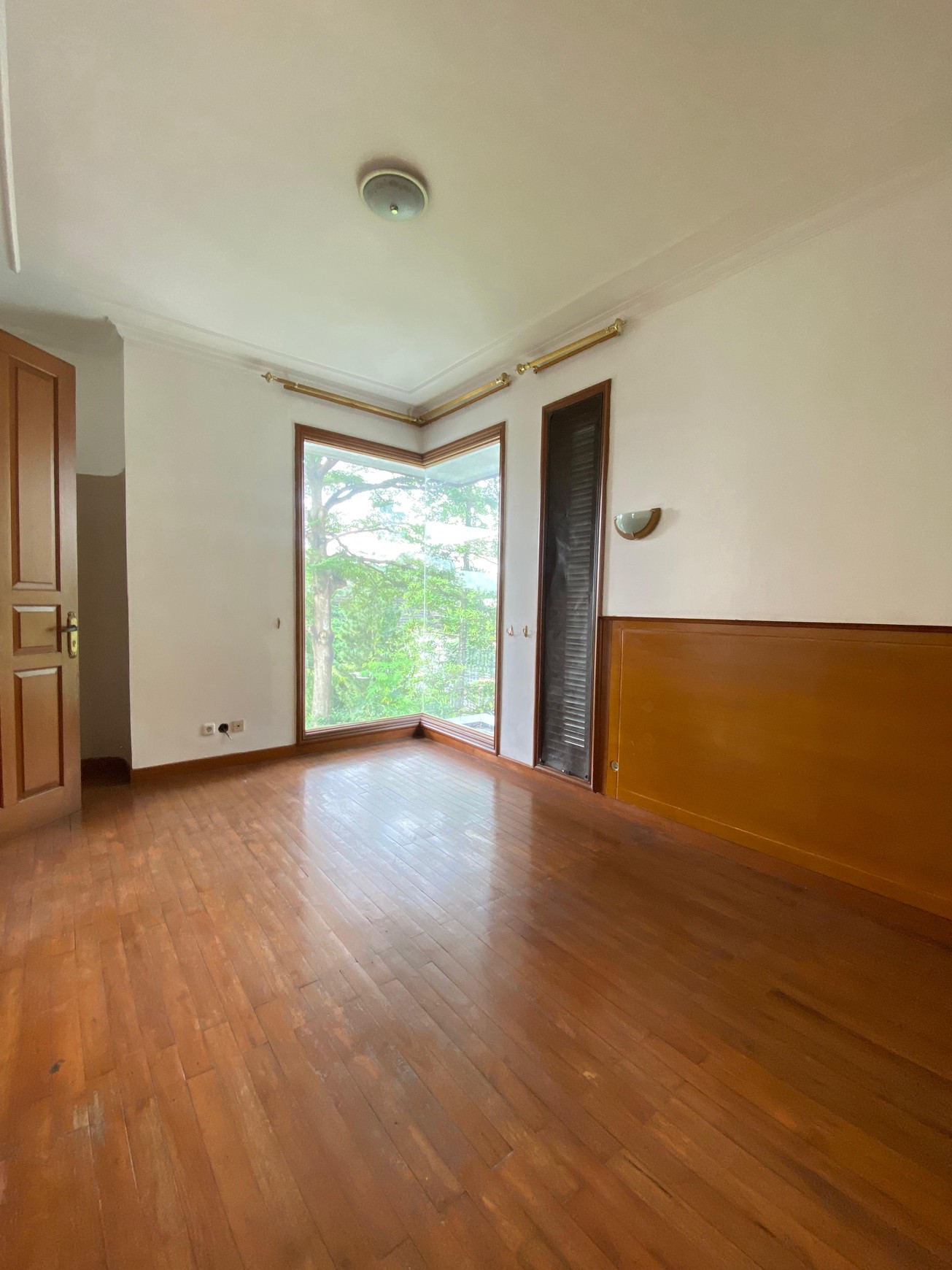 Rumah Mewah di Villa Cinere Mas 2,5 Lantai Ada Swimming Pool