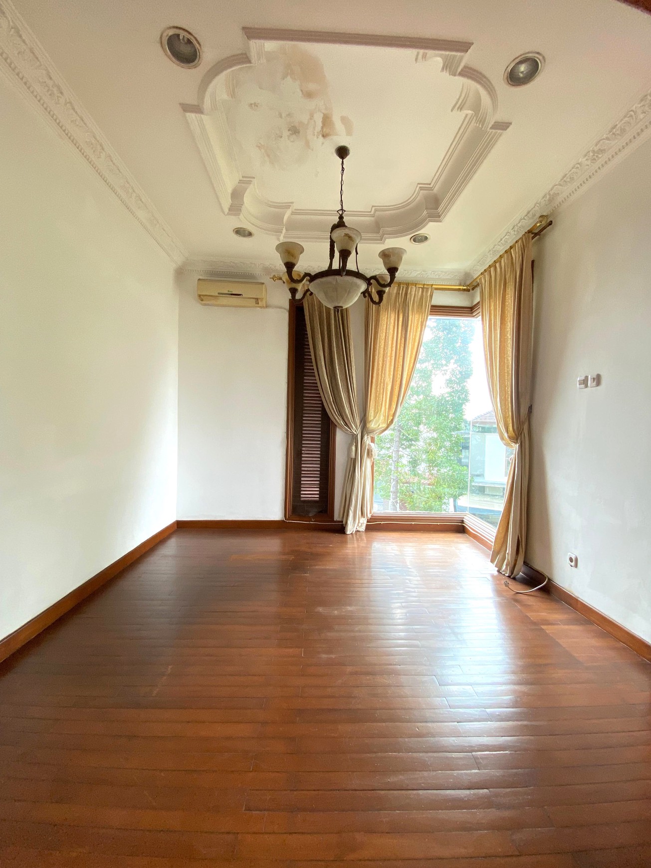 Rumah Mewah di Villa Cinere Mas 2,5 Lantai Ada Swimming Pool