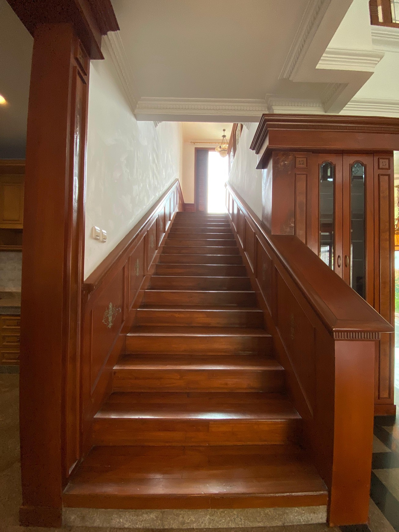 Rumah Mewah di Villa Cinere Mas 2,5 Lantai Ada Swimming Pool